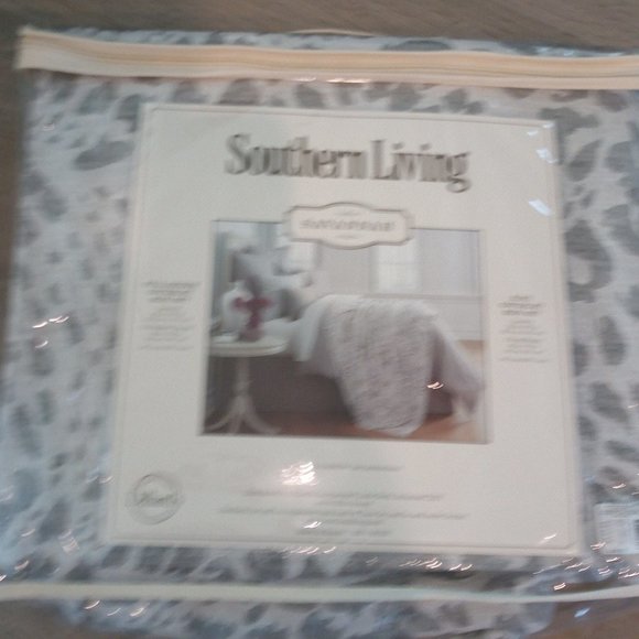 SOUTHERN LIVING SAVANNAH Leopard Queen Coverlet - Picture 7 of 7